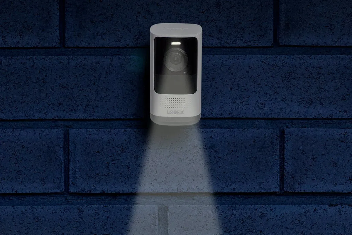 Lorex 2K Spotlight Indoor/Outdoor Battery Security Camera with Solar Panel